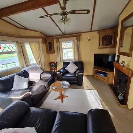 Spacious Luxury Escape With Sea Views And Pet Friendly At Clarach Bay Aberystwyth Exterior photo