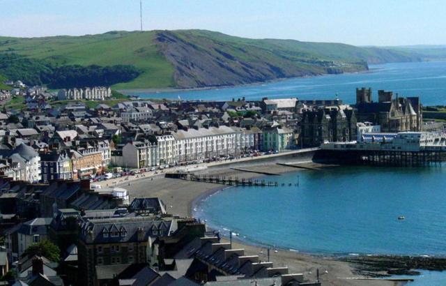 Spacious Luxury Escape With Sea Views And Pet Friendly At Clarach Bay Aberystwyth Exterior photo