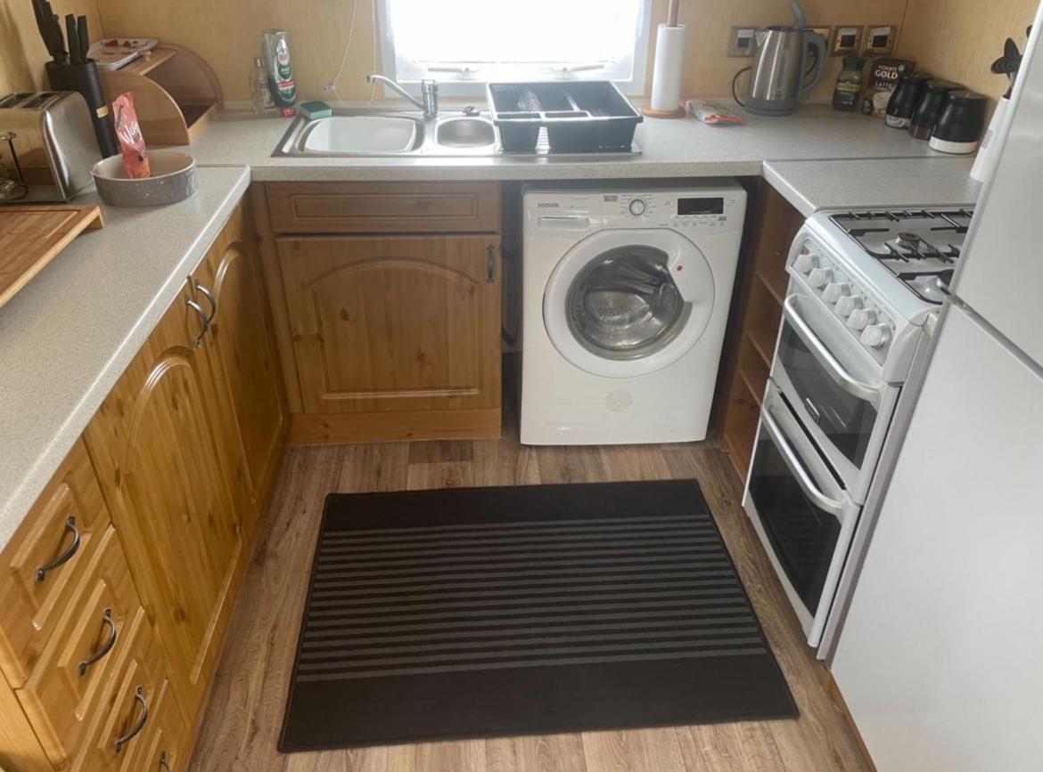 Spacious Luxury Escape With Sea Views And Pet Friendly At Clarach Bay Aberystwyth Exterior photo