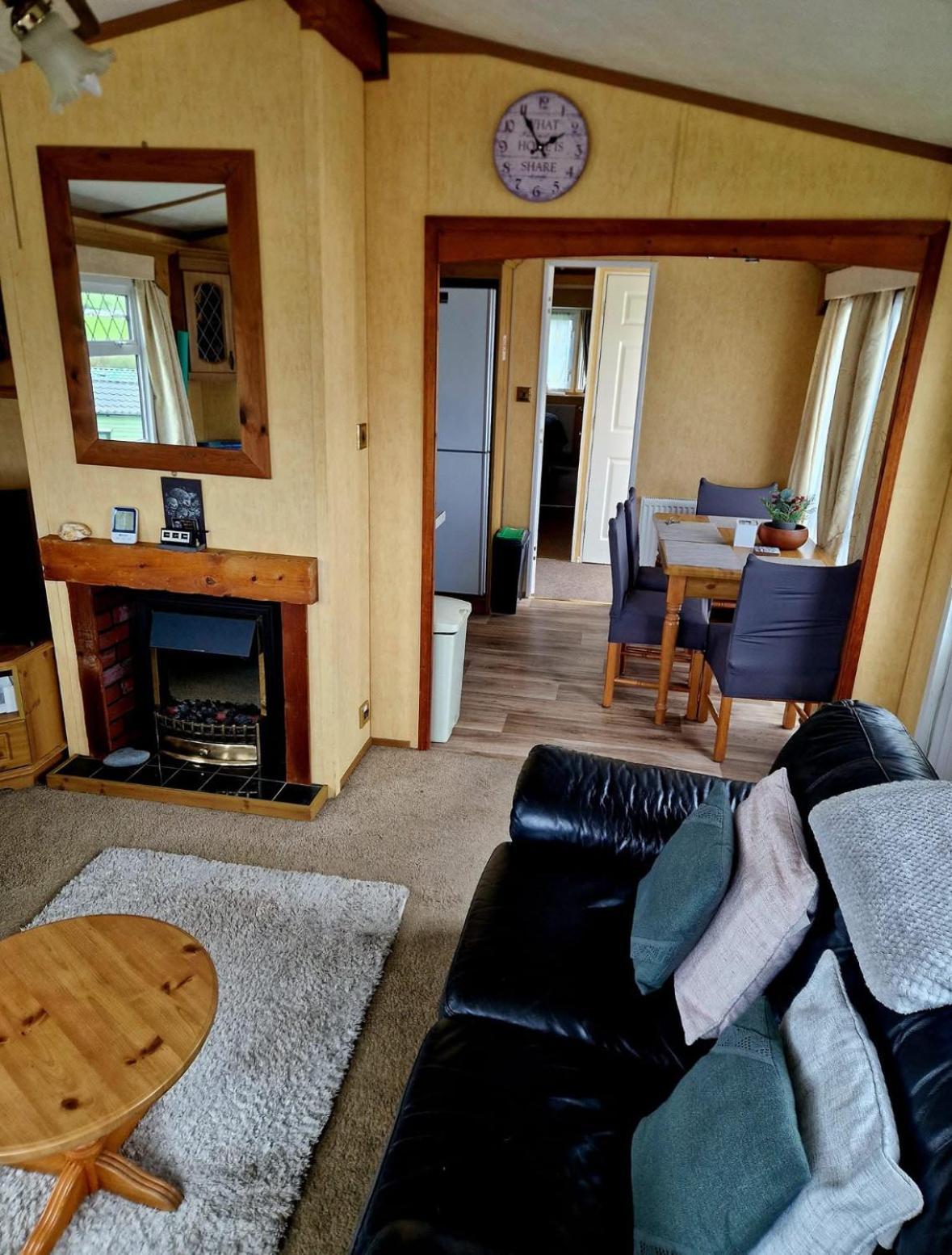 Spacious Luxury Escape With Sea Views And Pet Friendly At Clarach Bay Aberystwyth Exterior photo